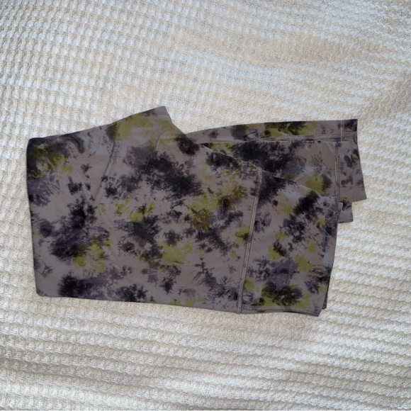 Lululemon Align Super-High-Rise Pant
Radial Tie Dye Mauve Grey Multi - Picture 4 of 7